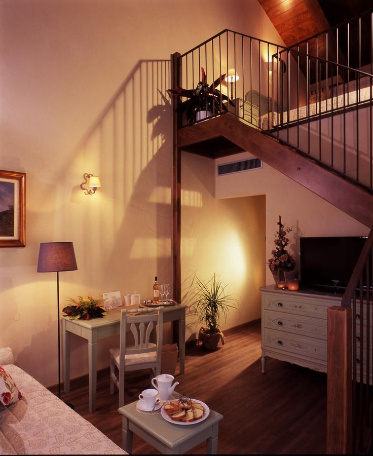 Relais Bella Rosina Pool & Spa La Cassa Εξωτερικό φωτογραφία